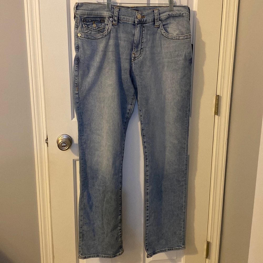 NWT Never worn True Religion Ricky Relaxed straight
Light wash jeans - Picture 2 of 10